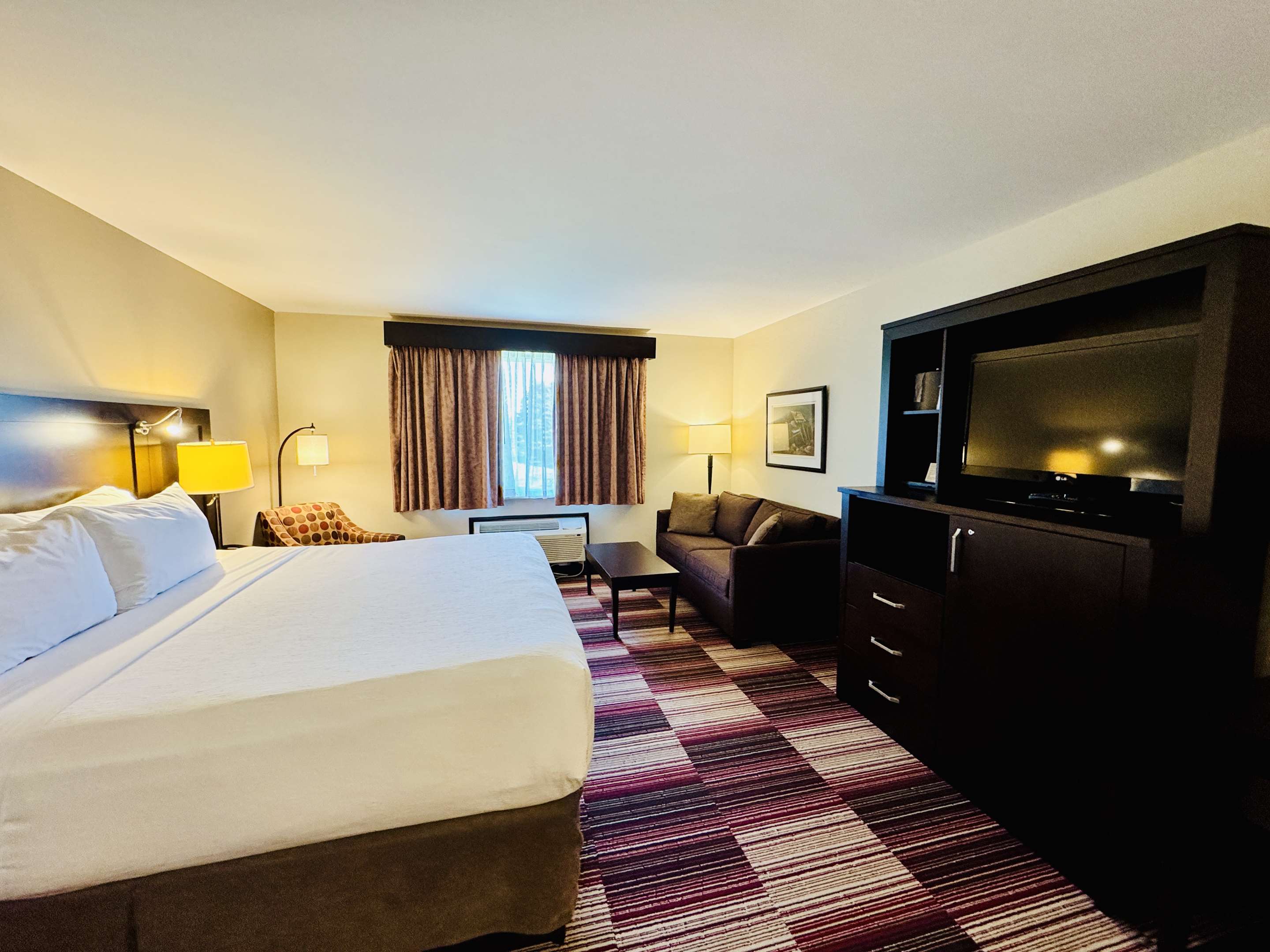 Best Western Plus Stoneridge Inn & Conference Centre - Tap to explore photos