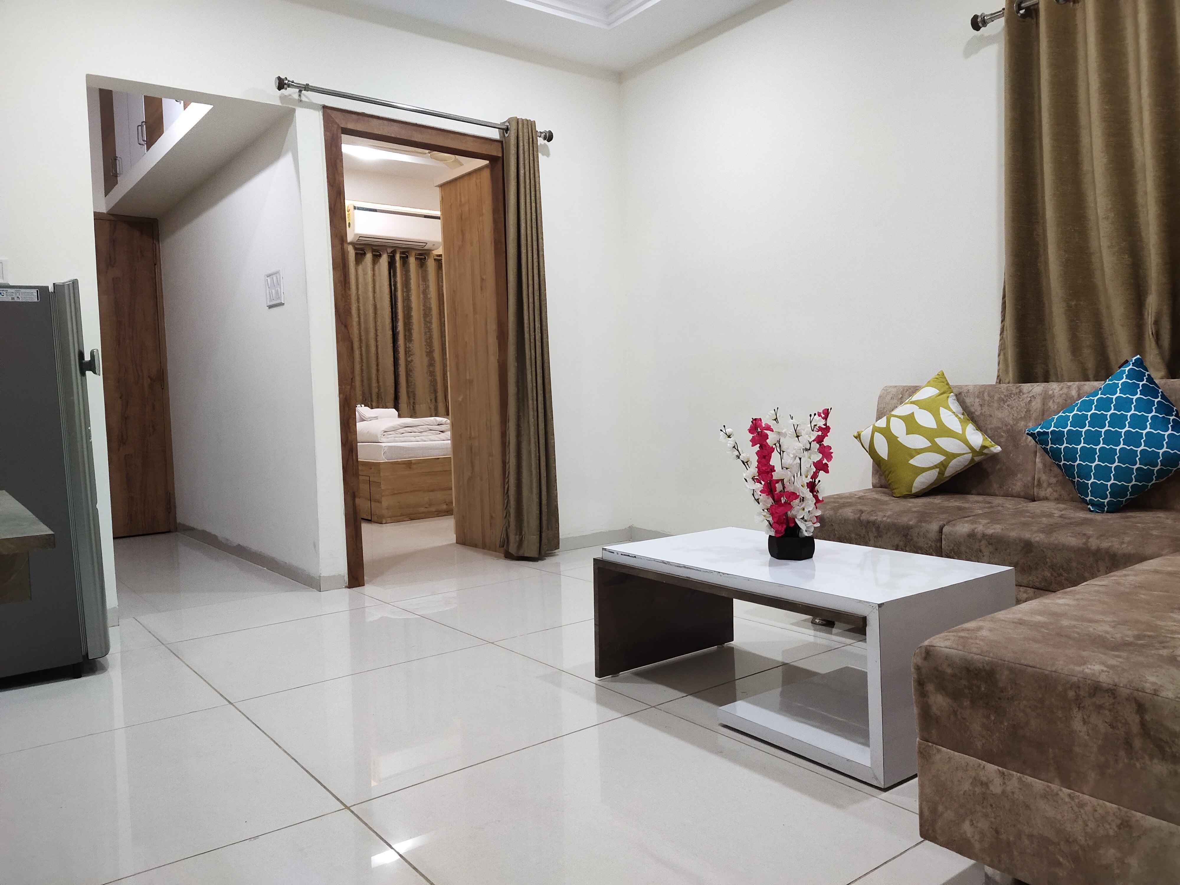 Orraica 306 1 BHK Flat with AC and Wifi - Tap to explore photos