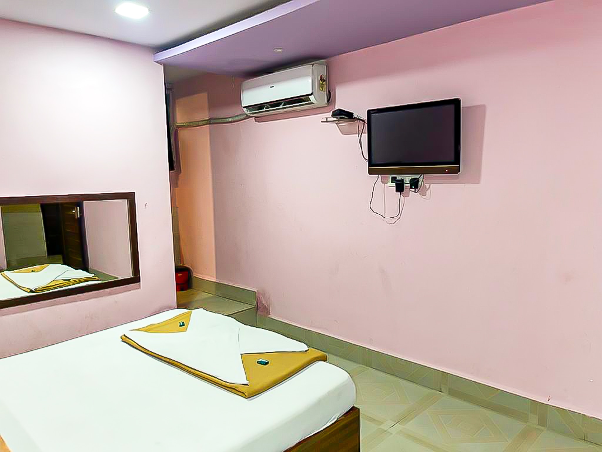 Hotel Selfie Dhaba by WB Inn - Tap to explore photos