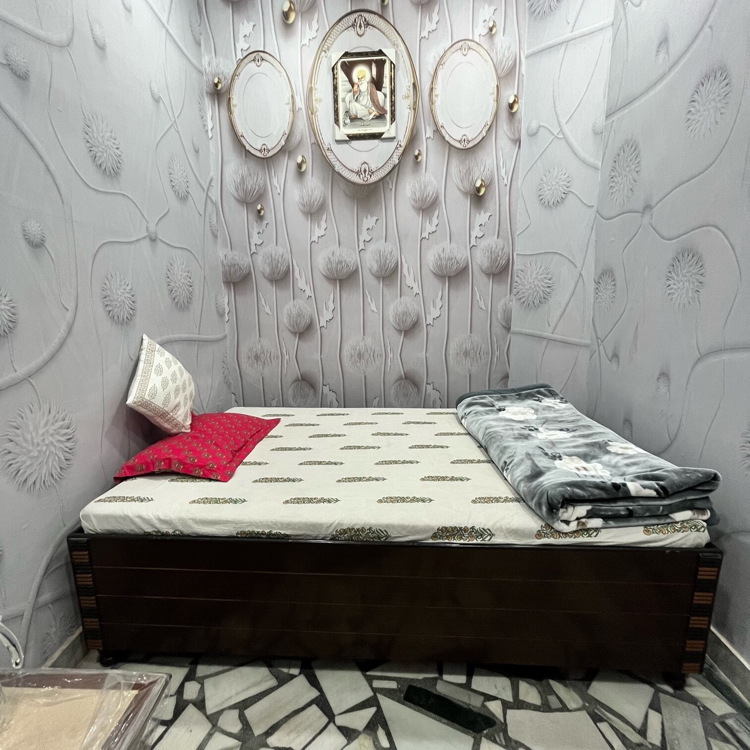 Ista Inn Rooms and Stay - Tap to explore photos