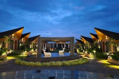 The Lion Lodge, Dhari