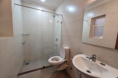 Kensington luxury 2bhk Siolim with pool N gym, Goa