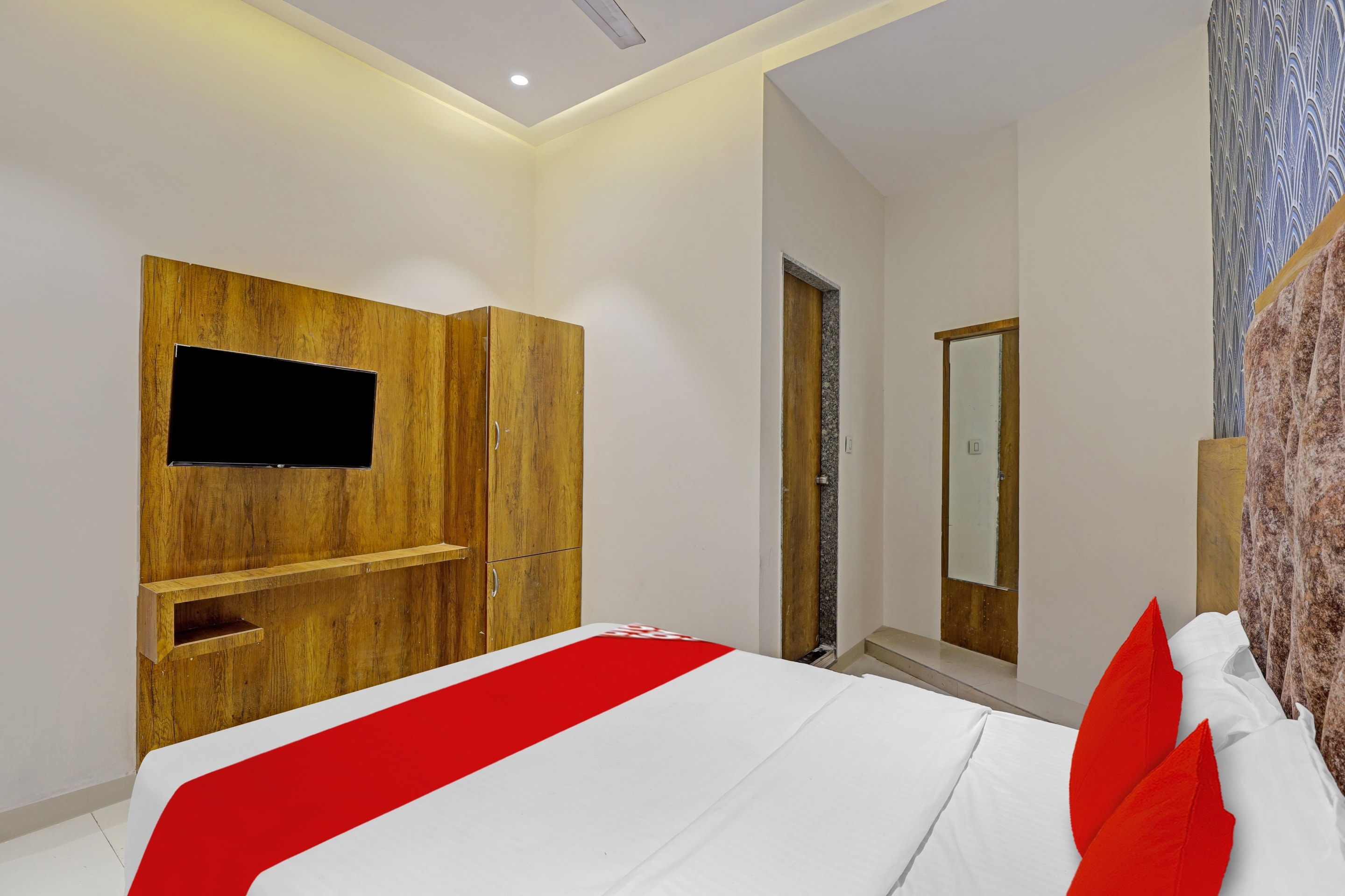 Hotel O Planet Villa Income Tax Office Bus stand - Tap to explore photos