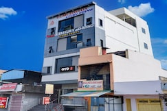 Hotel O Century grand luxury rooms, Warangal