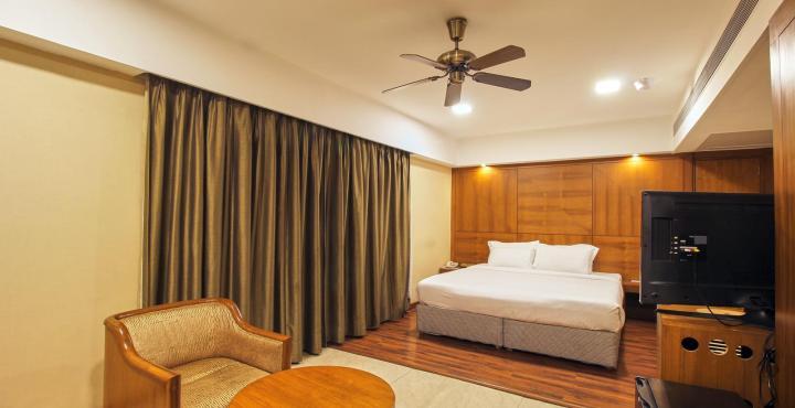 Deluxe Room with Bathtub (Guest age above 21+) 1