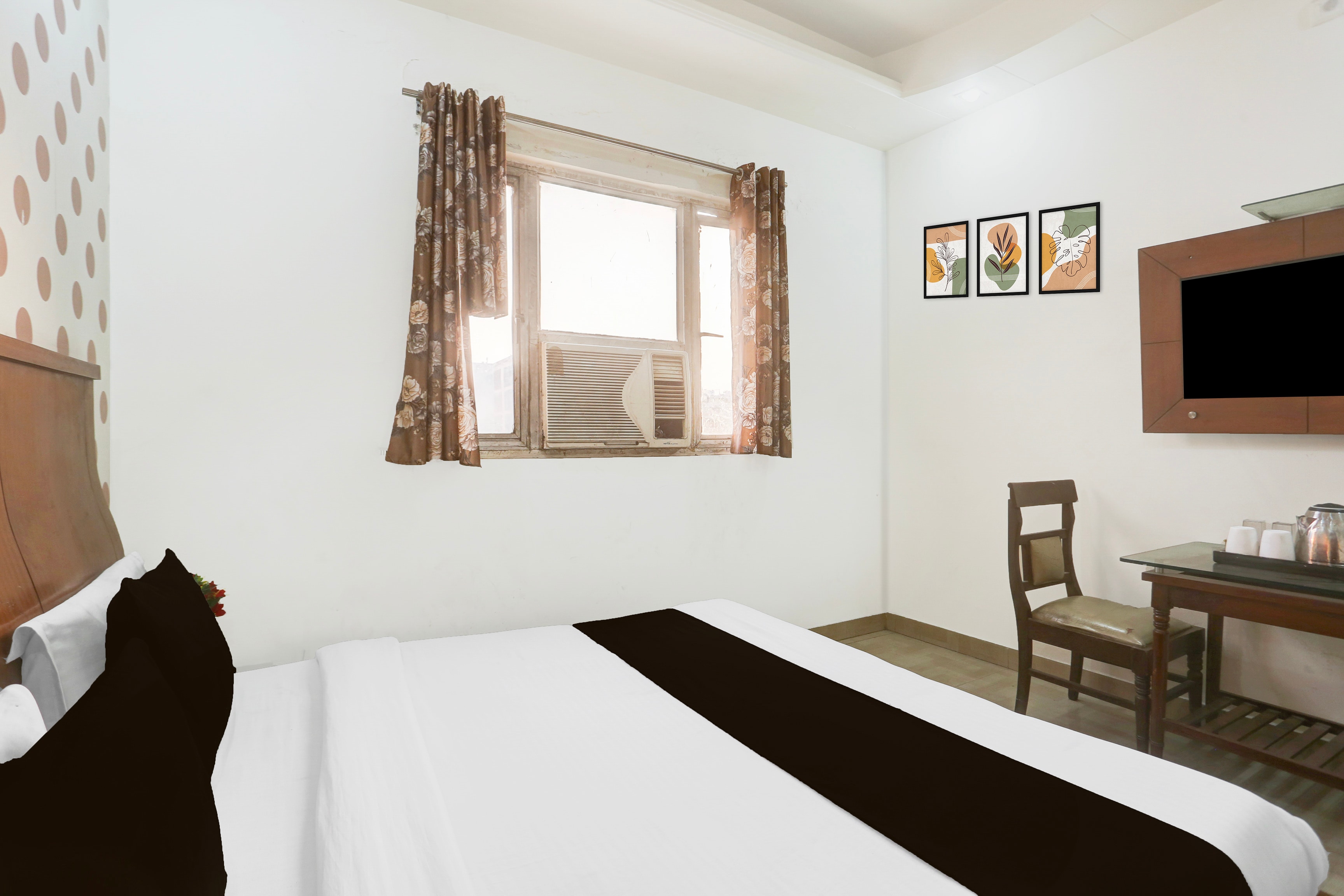 Super Hotel O New Delhi Railway Station Formerly Le Alfanso - Tap to explore photos