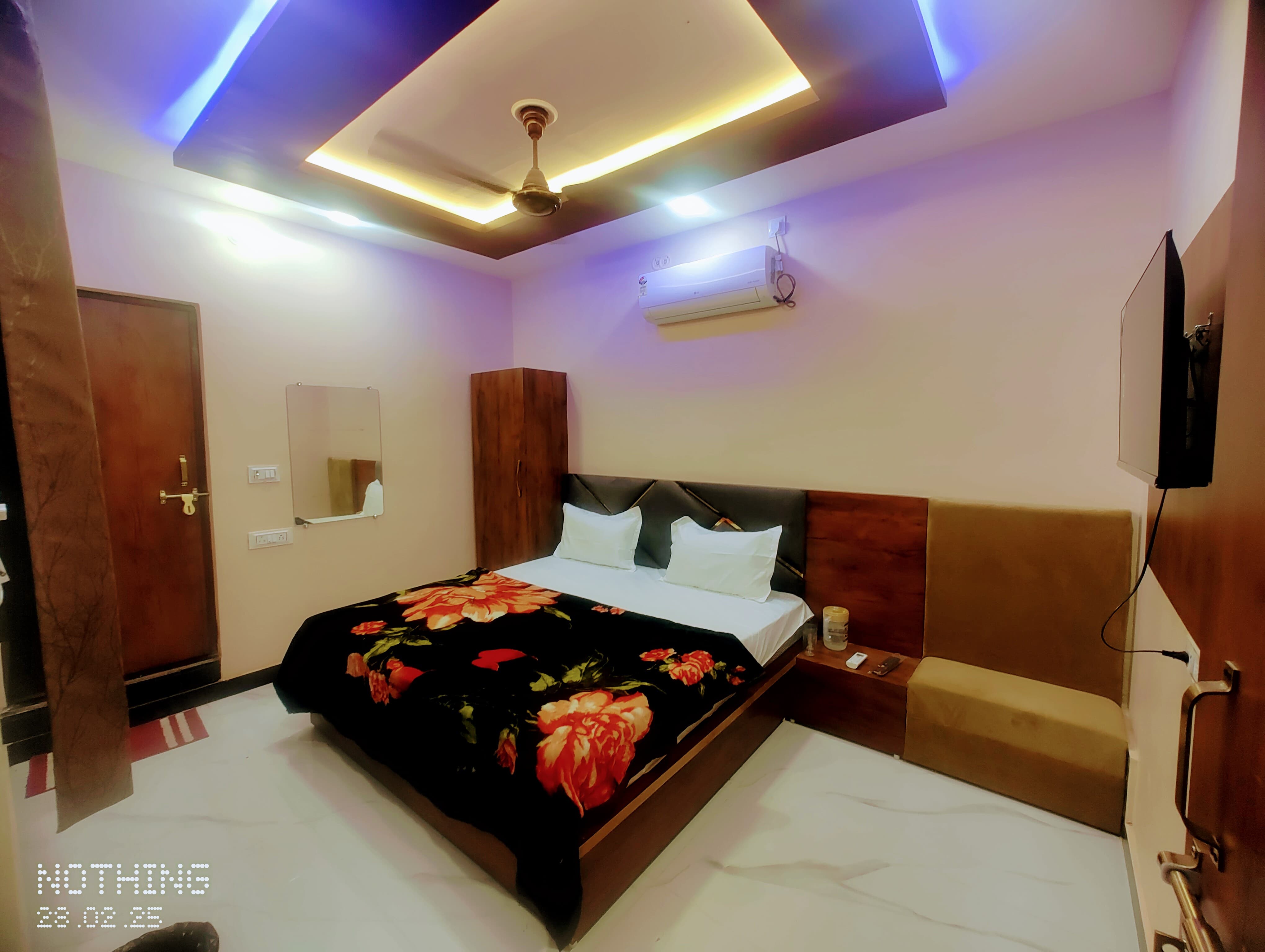 Hotel Mahakal Yogi - Tap to explore photos
