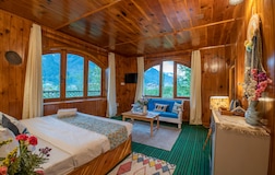 ROOM WITH SHARING BATHROOM