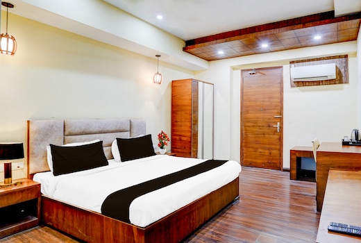 Super Townhouse Sector 47 Near Medanta