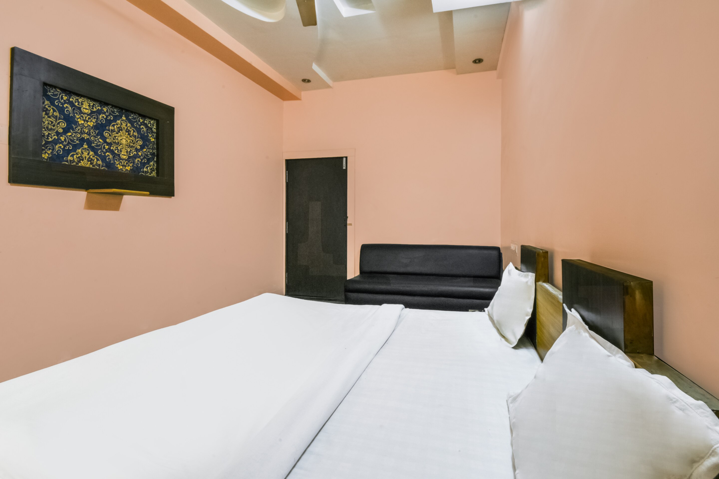 Hotel Pawan - Tap to explore photos