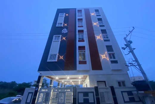 Townhouse Sartha Convention Centre Formerly GMR Serenity Suits
