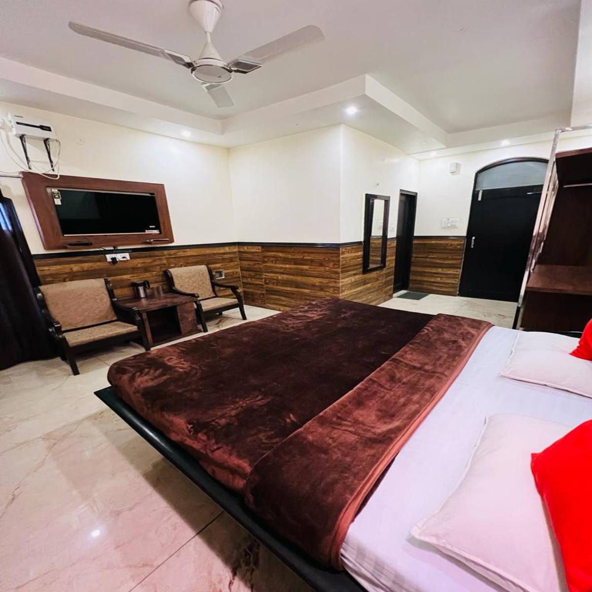 Hotel Uttam Heritage - Tap to explore photos