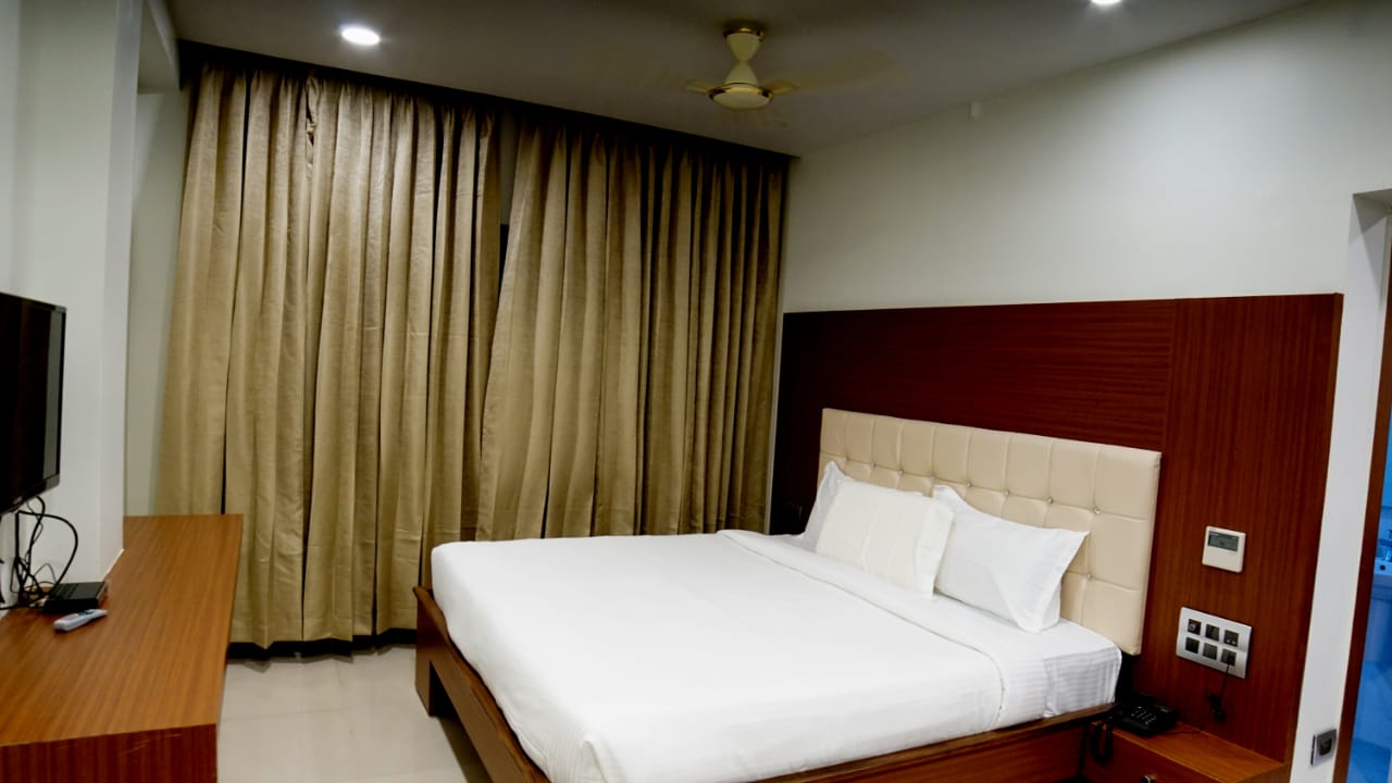 Hotel Jagathi Grand | Rooms & Lift - Tap to explore photos