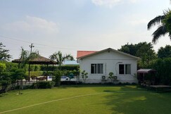 Arth Velly Farm - Private Pool Villa & Luxury Stay, Noida