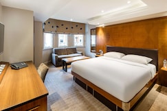Radisson Blu Hotel, London Tottenham Court Road (formerly Kenilworth),  London