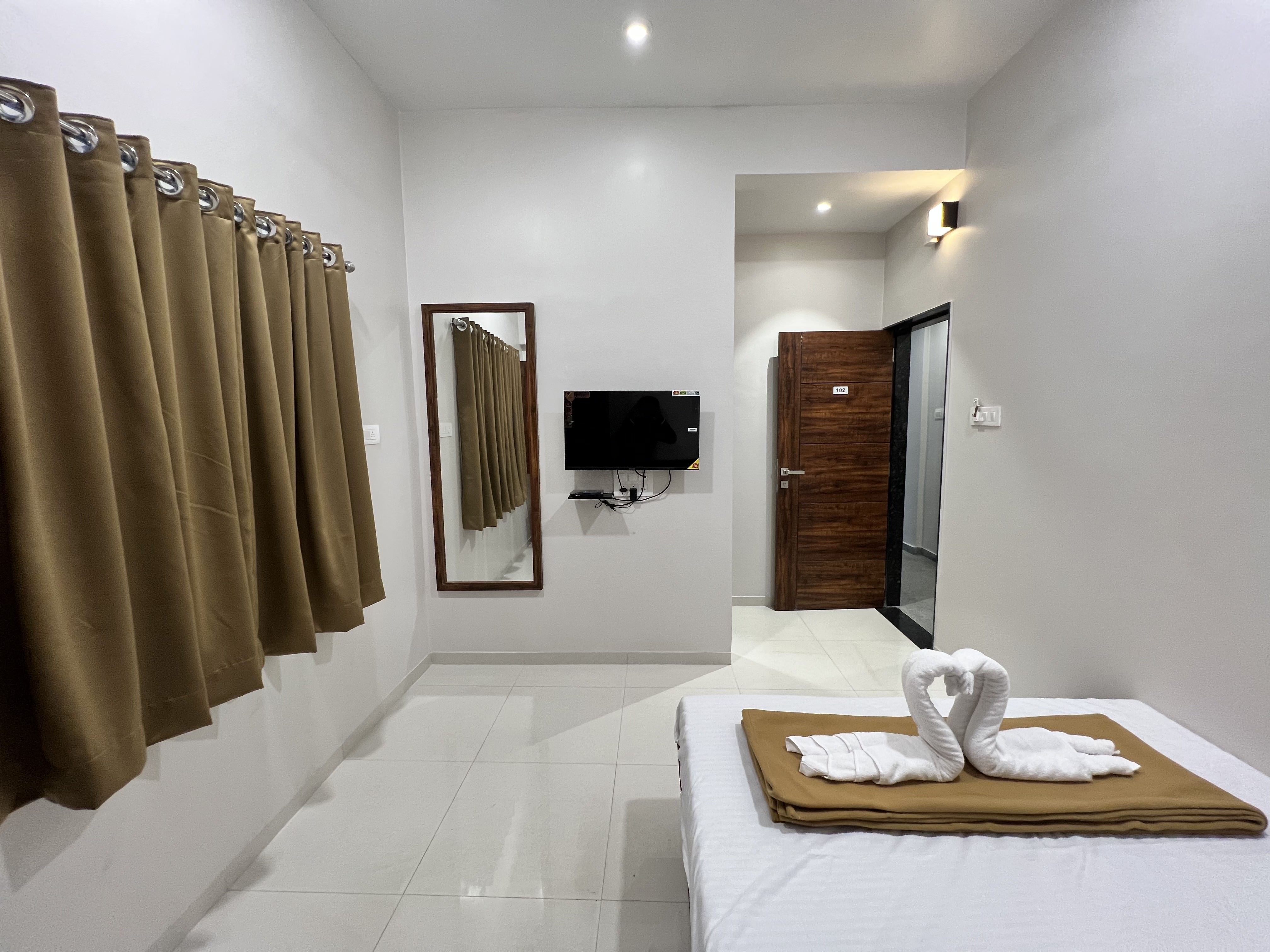 Deluxe Ac Room 1