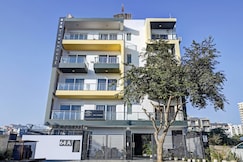 Super Townhouse Tipsyy Near Bestech Central Square Mall, Gurgaon