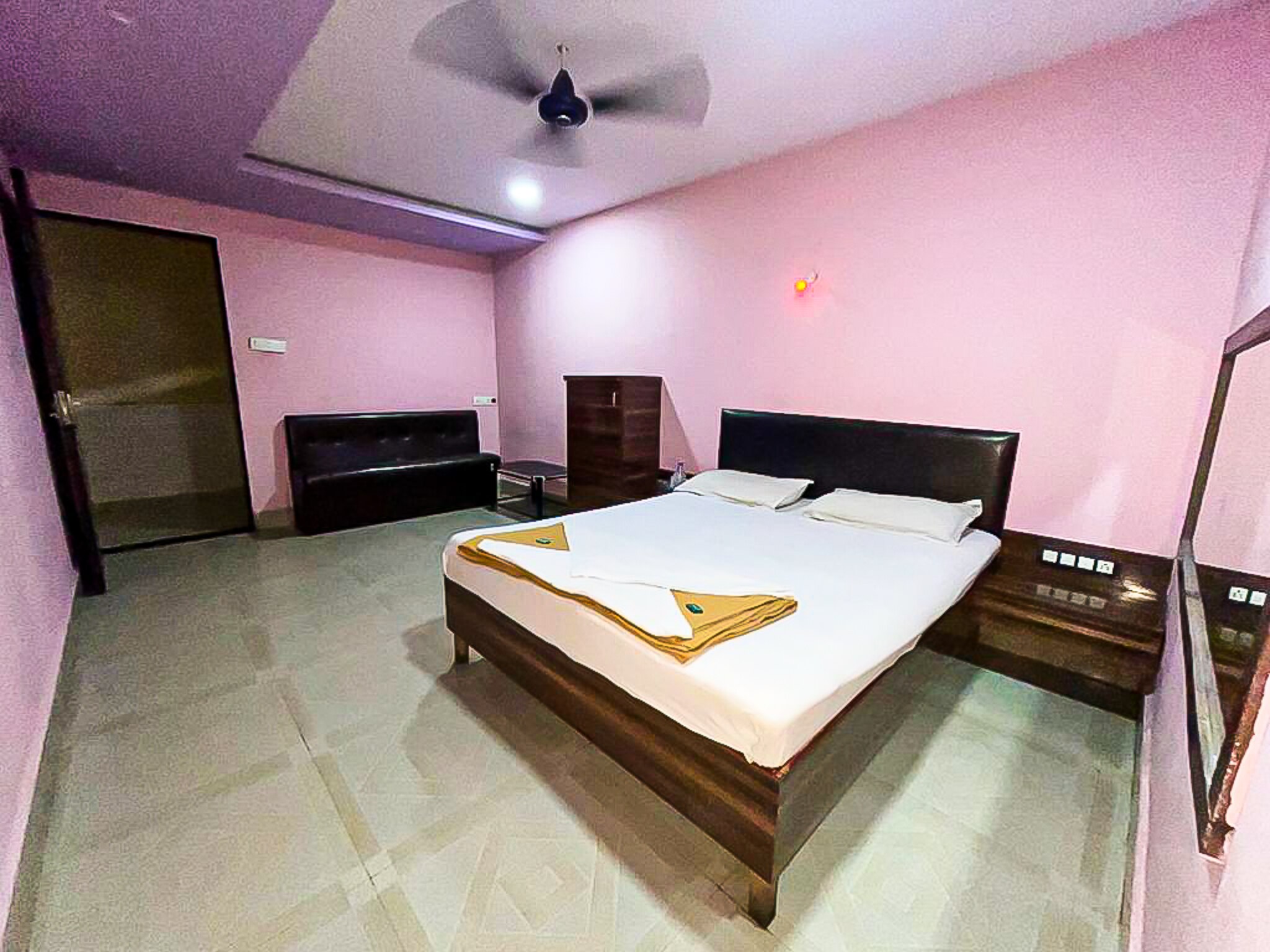 Hotel Selfie Dhaba by WB Inn - Tap to explore photos
