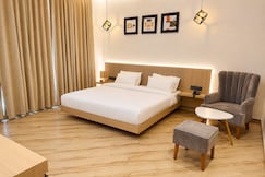 The Sky Inn, Lalkuan
