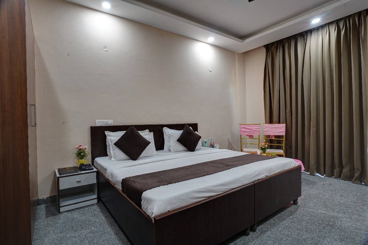 Hotel Wedlock Premium Sohna Road - Tap to explore photos