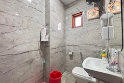 Instay 183 I 1bhk, Luxury Apt, Couple, Family, Patient long stay by Instay, Gurgaon