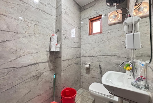 Instay 183 I 1bhk, Luxury Apt, Couple, Family, Patient long stay by Instay