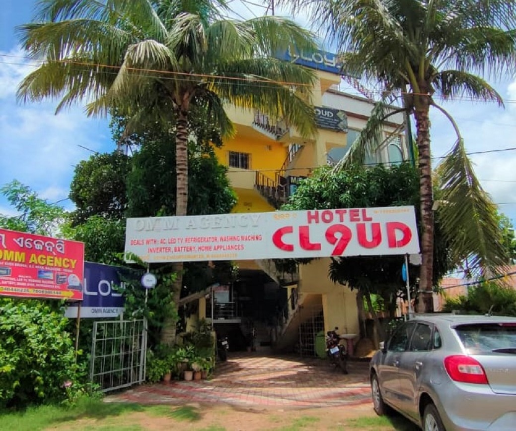 Cloud 9 INN - Tap to explore photos