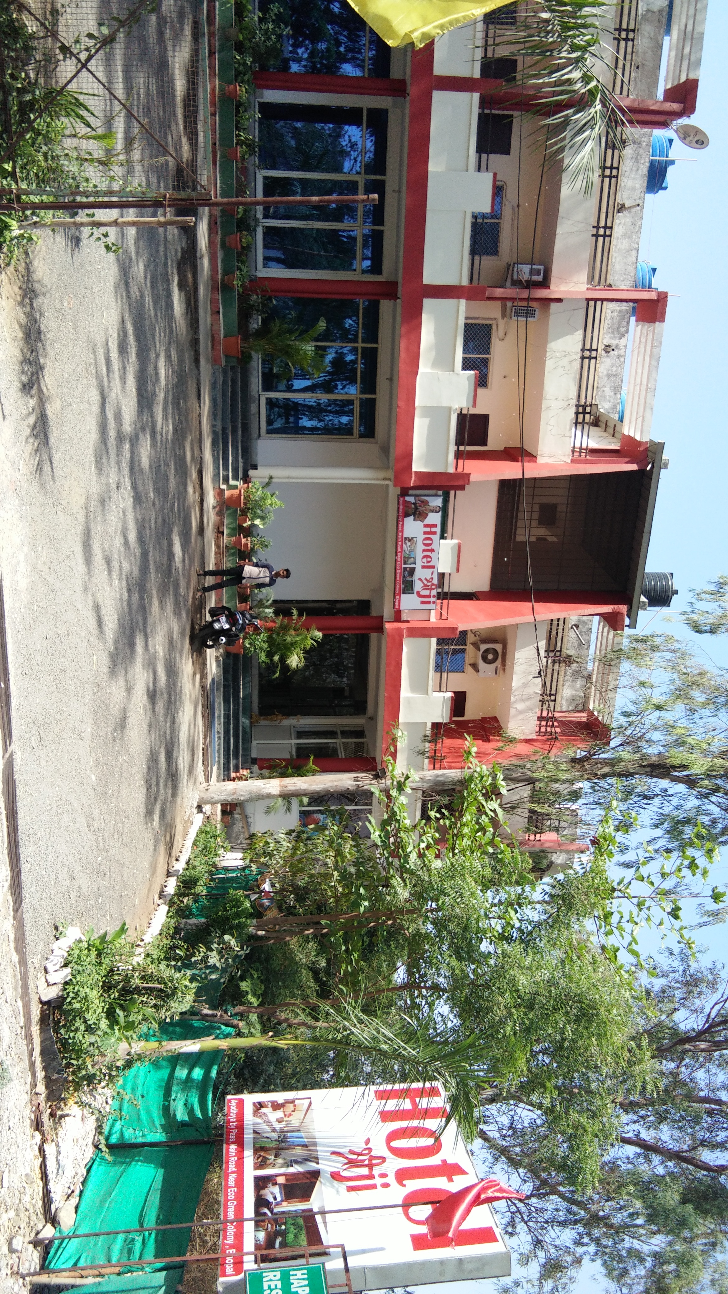 Hotel Shree Ji - Tap to explore photos