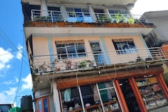 Sherpa Residency, Lava