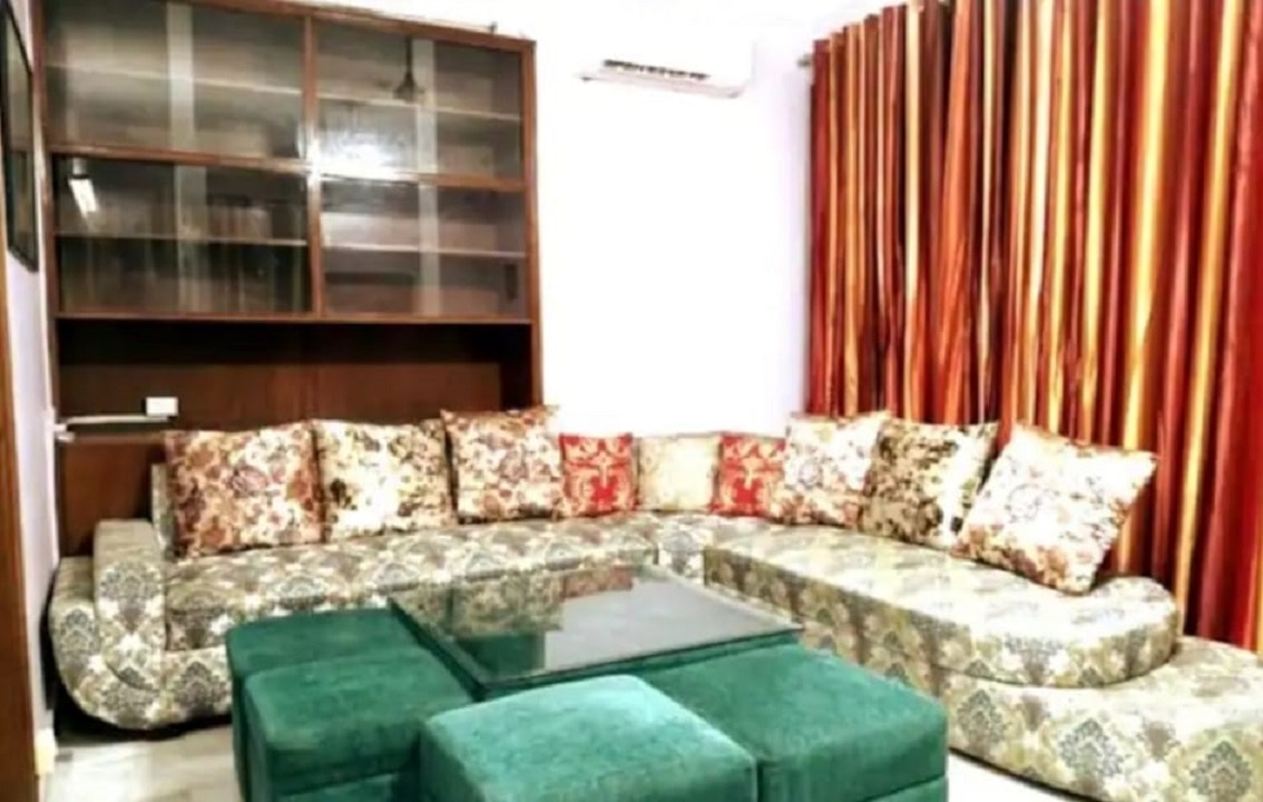NOIDA,1BHK,2F,TERRACE, PARKING,LIVING ROOM,WIF,I,TV - Tap to explore photos