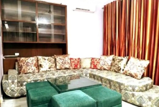 NOIDA,1BHK,2F,TERRACE, PARKING,LIVING ROOM,WIF,I,TV