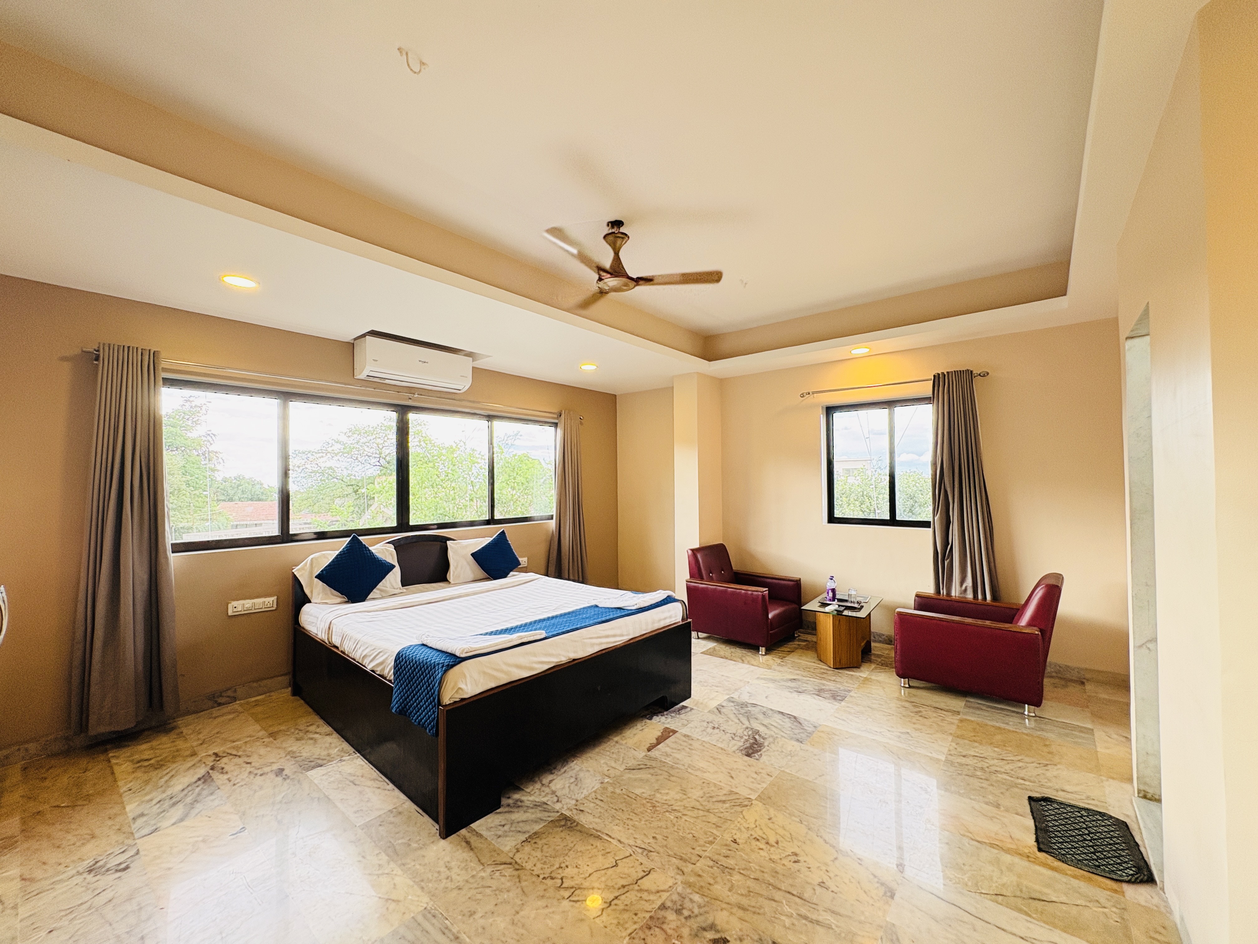 Super Deluxe AC Room 1