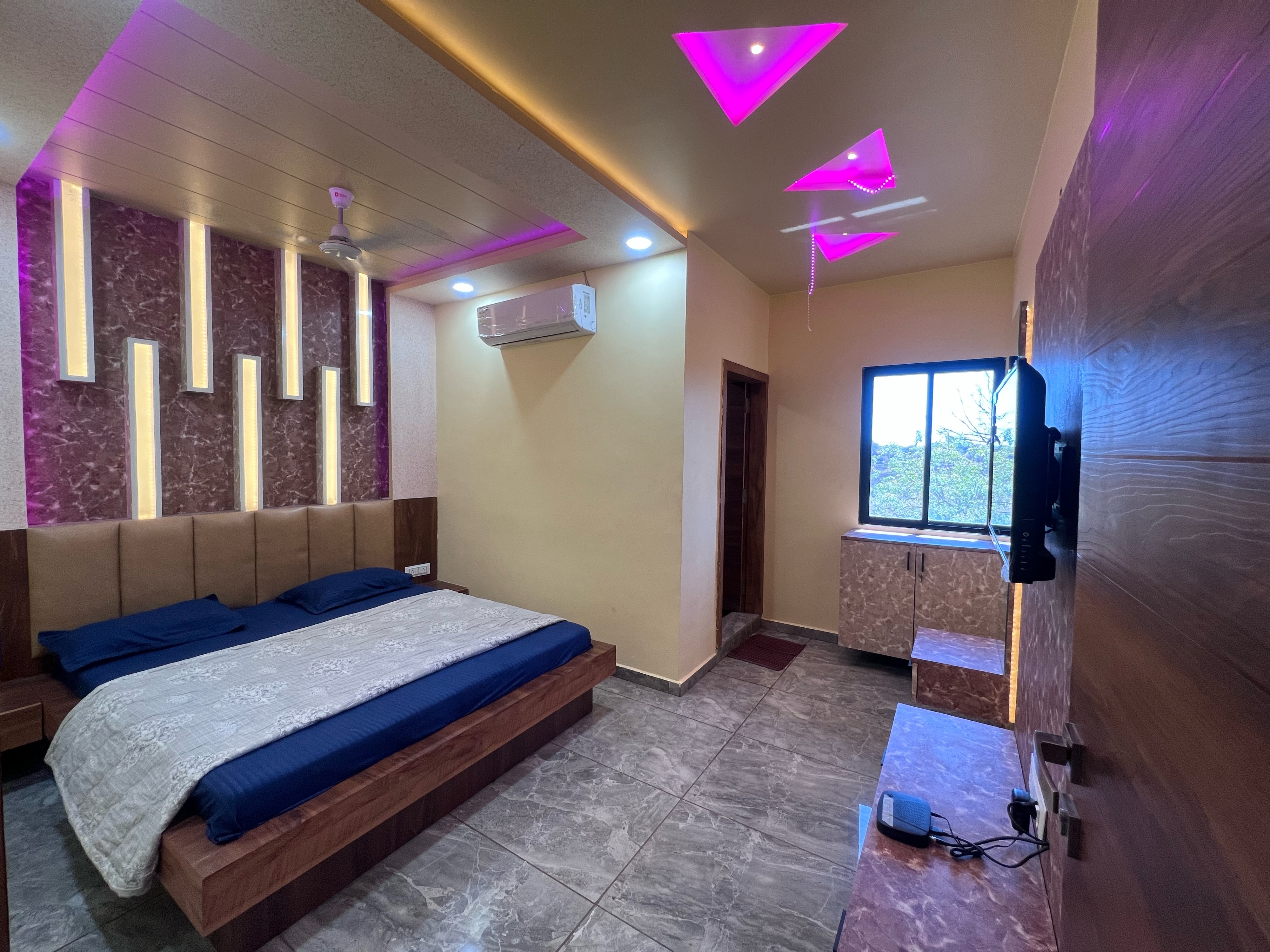 Hotel Suryoday & Rooms - Tap to explore photos