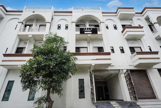 Townhouse Oak Char Dham Vrindavan