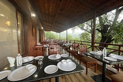 Waves and Vibes Resort, Wai