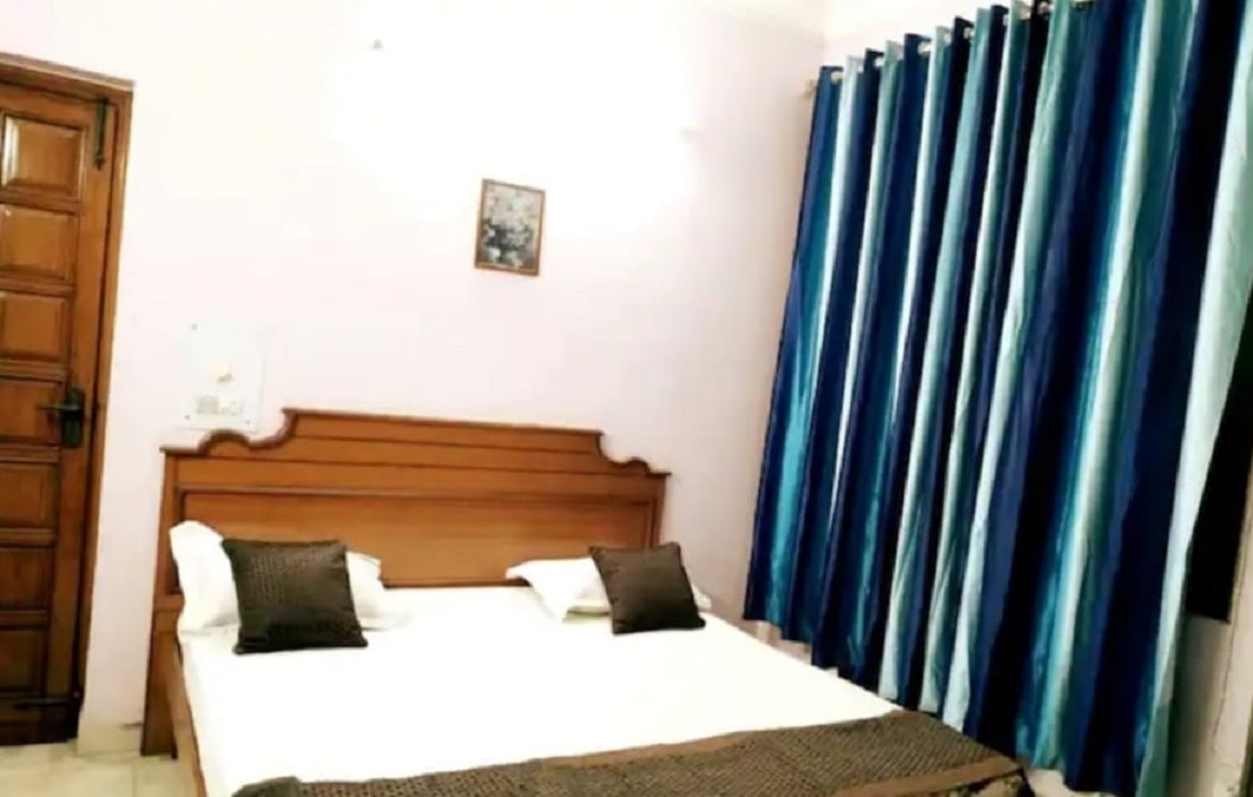 NOIDA,1BHK,2F,TERRACE, PARKING,LIVING ROOM,WIF,I,TV - Tap to explore photos