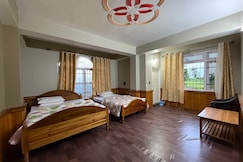 EMERALD PARADISE HOMESTAY | With Hurbel Bath tub, Pakyong