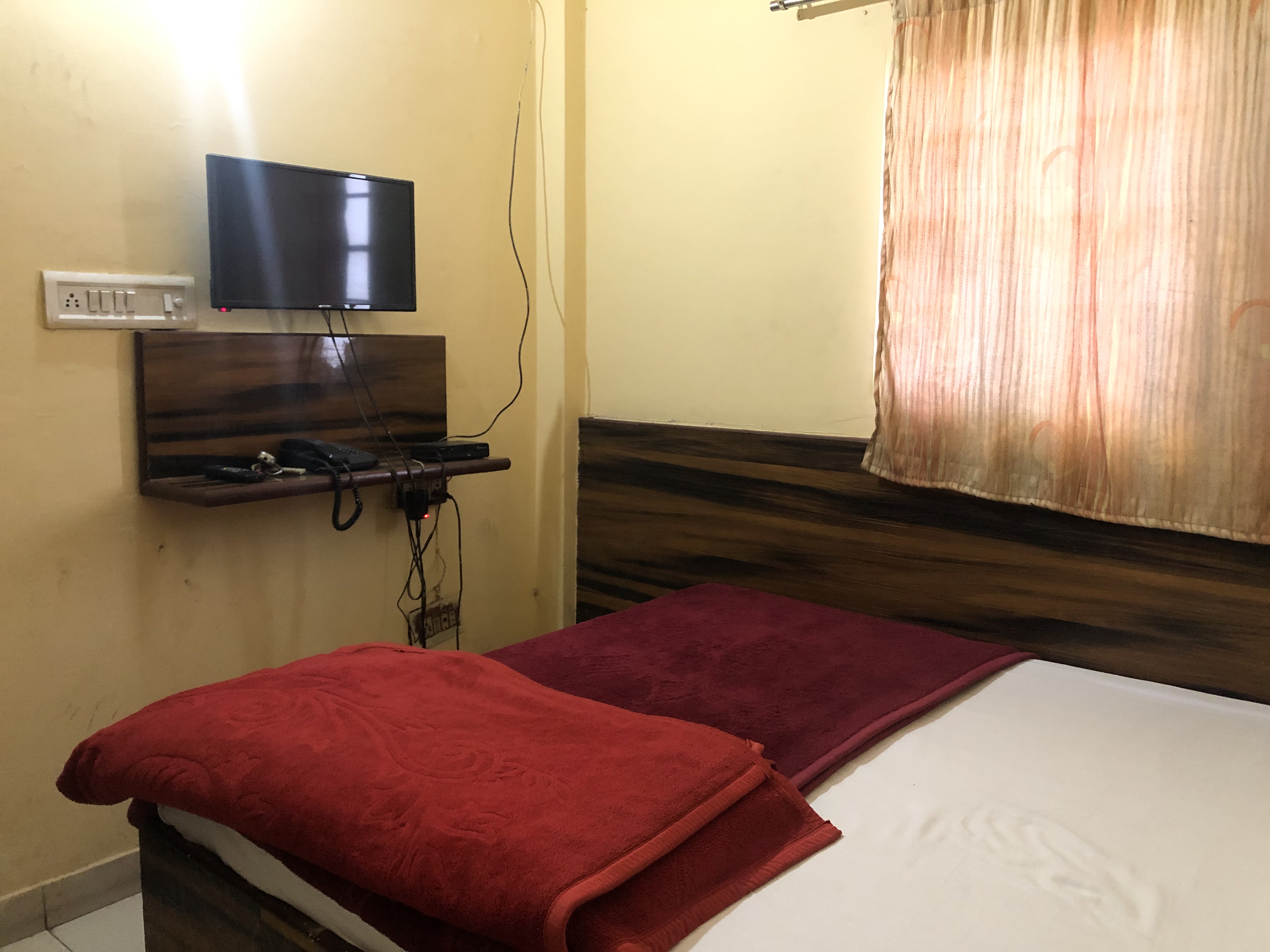 Hotel Shobhit Palace - Tap to explore photos