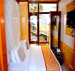 Valley View Deluxe