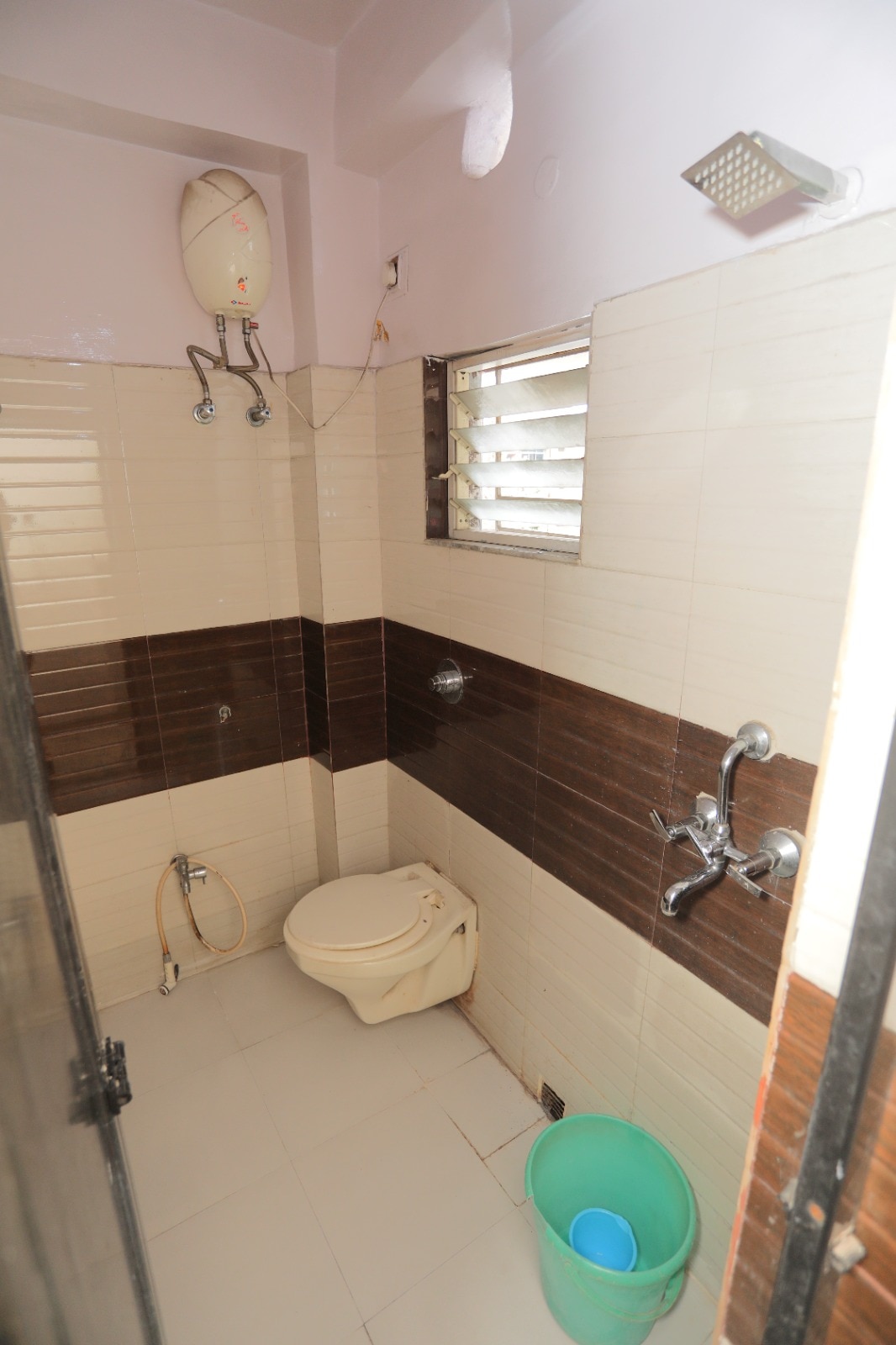 Deep Guest House Khidirpur - Tap to explore photos
