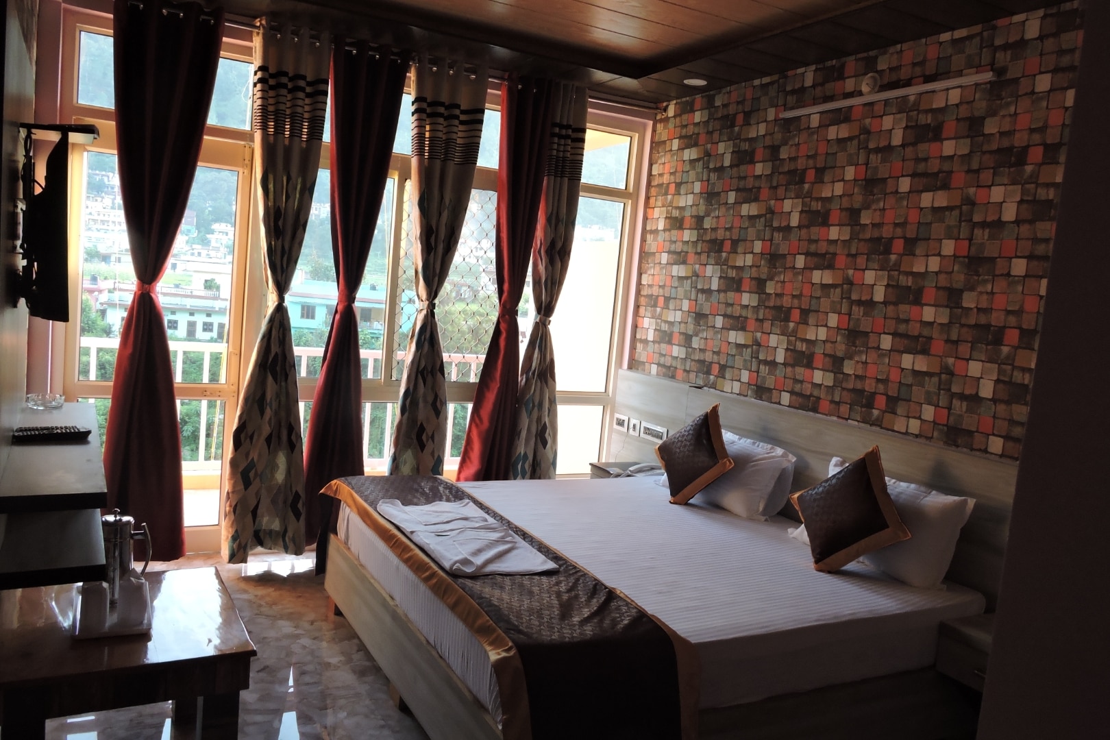 HOTEL SHRI BAGNATH PALACE, Bageshwar - Tap to explore photos