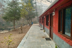 OSHO Friends Home Ropa, Mandi