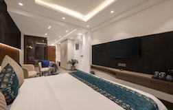 The Hideaway Room with Balcony (River View)