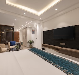 The Hideaway Room with Balcony (River View)