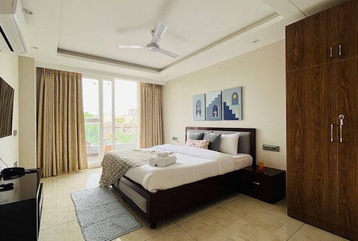 BluO 1BHK Suite - Balcony, Lift, Gym, Parking, TT