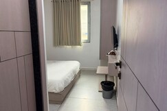 Hotel O Secure 247 Inn, Surat