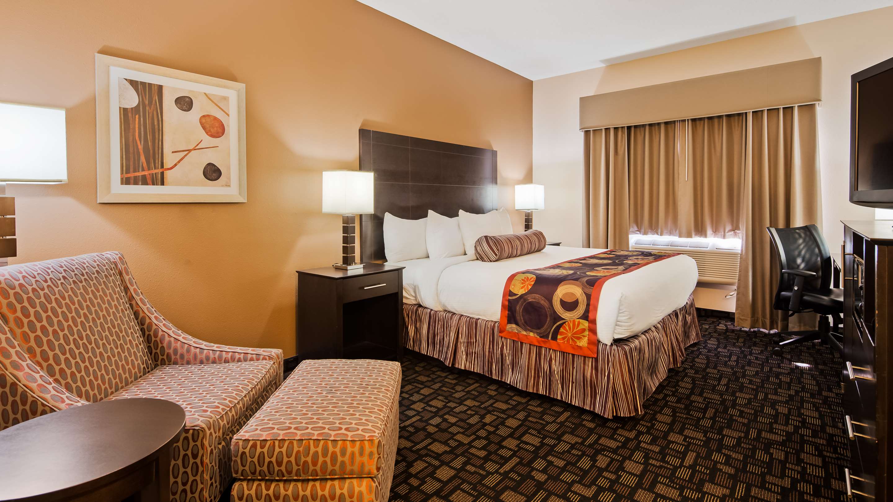 Best Western Plover-Stevens Point Hotel & Conference Center - Tap to explore photos