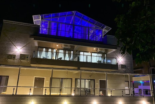 The Retreat Glasshouse 4 BHK Villa