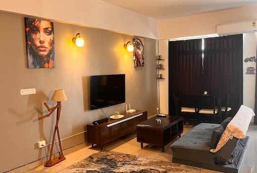 Hayaat Stay (Skyline Plaza) Behind Lulu Mall