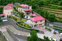 Mist N Meadows Resort, Rajgarh, HP